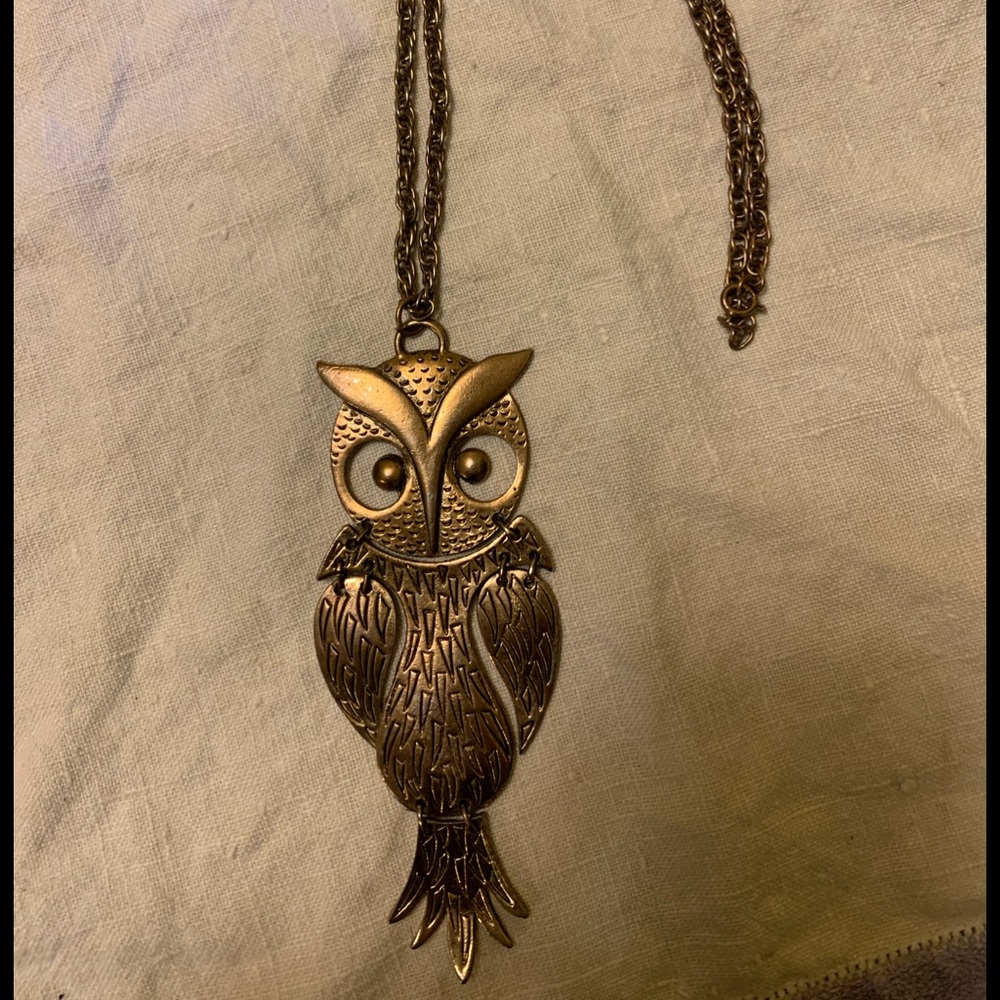 1970s Gold tone owl pendant necklace. 24 inch chain. 4 3/4 inch pendant.